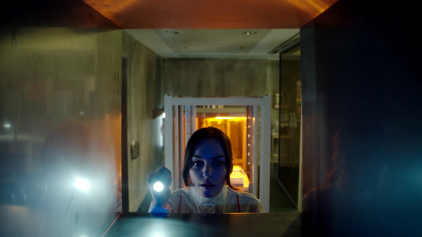 Скриншот из The Complex