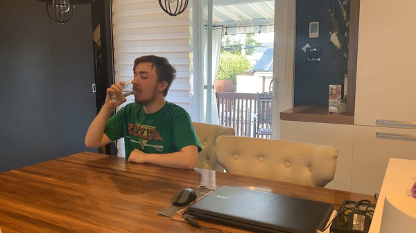 Скриншот из Each Sale I Drink a Glass of Water