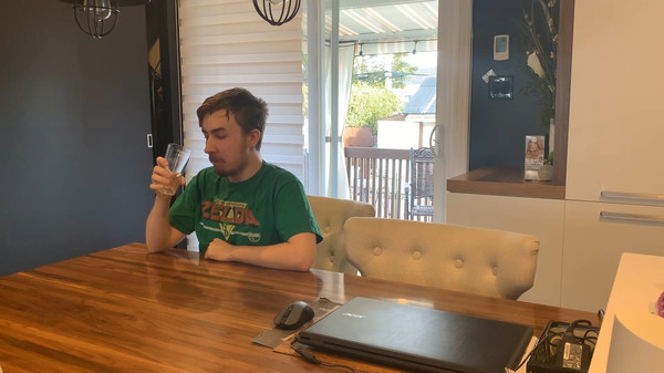 Скриншот из Each Sale I Drink a Glass of Water