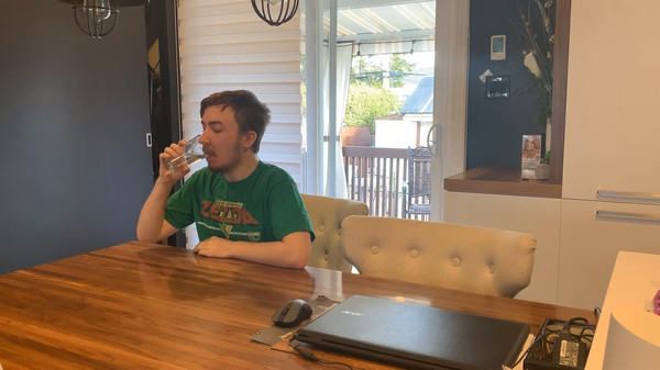 Скриншот из Each Sale I Drink a Glass of Water