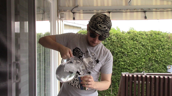 Each Sale I Drink a Glass of Water : The Game-游戏截图