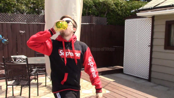 Скриншот из Each Sale I Drink a Glass of Water : The Game