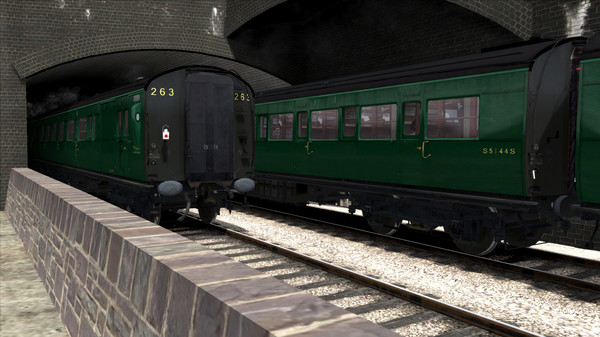 Скриншот из TS Marketplace: Maunsell 59ft Low Window Corridor Coach Pack BR Green