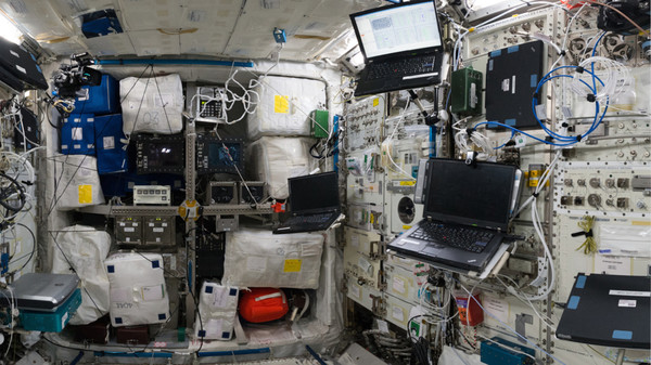 Скриншот из International Space Station Tour VR