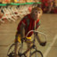 Khỉ đi xe đạp